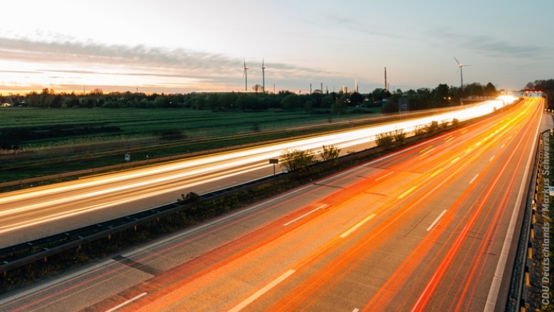 Den wirtschaftlichen Riesen Nordrhein-Westfalen entfesseln: NRW geht stärker! Den wirtschaftlichen Riesen Nordrhein-Westfalen entfesseln: NRW geht stärker!