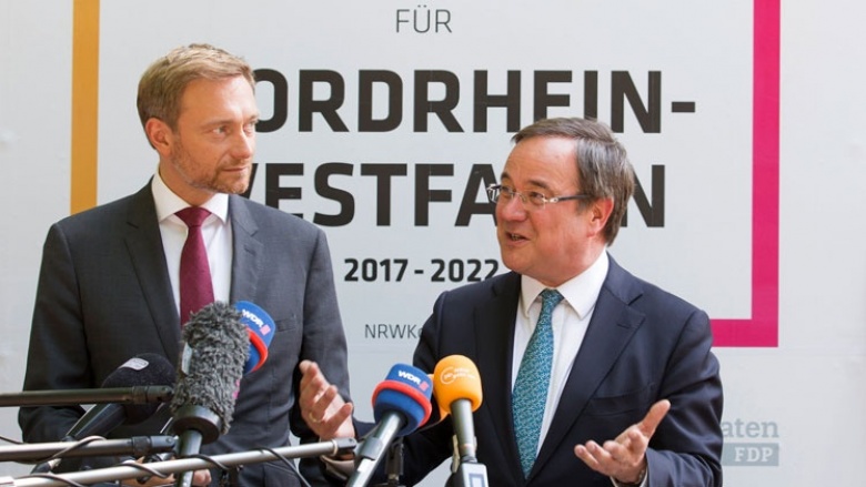 CDU und FDP unterzeichnen den Koalitionsvertrag