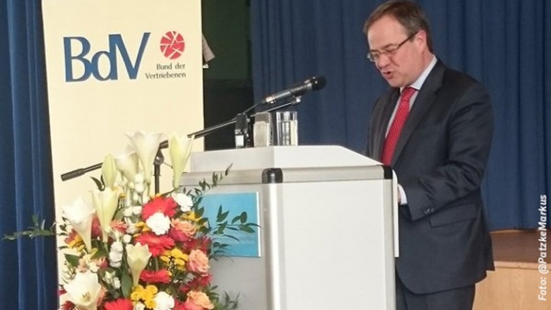 Armin Laschet: „Heimatvertriebene und Spätaussiedler haben wesentlich zum Aufbau Nordrhein-Westfalens beigetragen“ Armin Laschet: „Heimatvertriebene und Spätaussiedler haben wesentlich zum Aufbau Nordrhein-Westfalens beigetragen“
