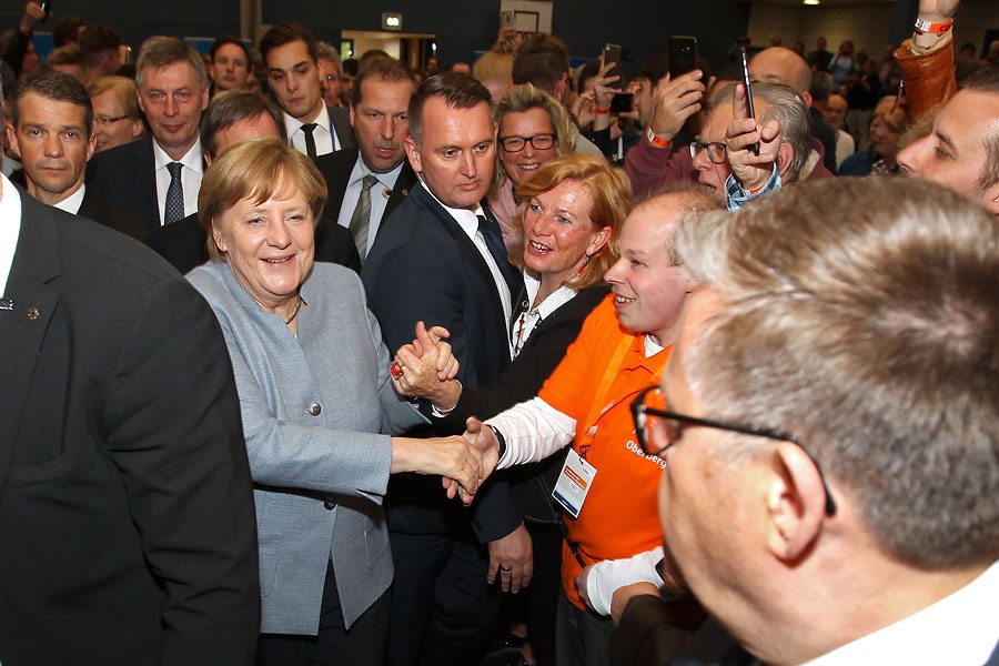 Angela Merkel und Armin Laschet in Bad Godesberg und Waldbröl