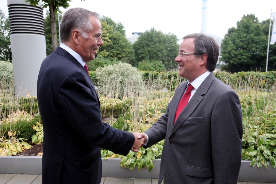 Wirtschaftstour: Laschet bei Trimet