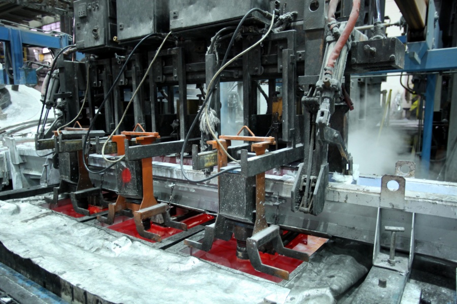 Wirtschaftstour: Laschet bei Trimet