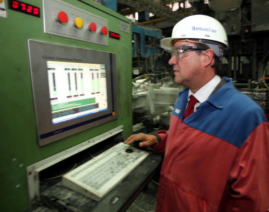 Wirtschaftstour: Laschet bei Trimet