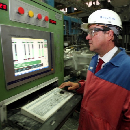 Wirtschaftstour: Laschet bei Trimet